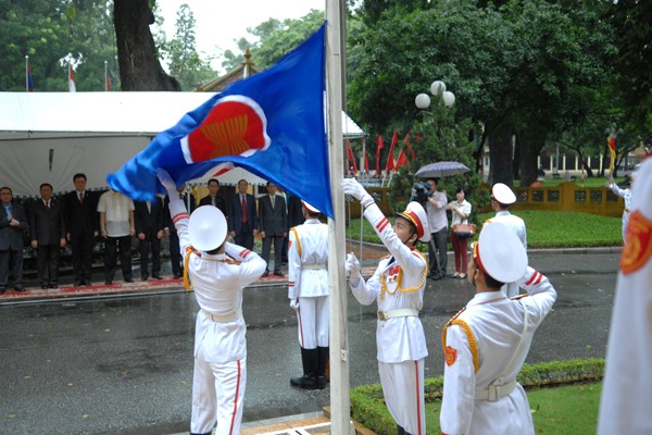 พิธีเชิญธงอาเซียนขึ้นสู่ยอดเสาในโอกาสฉลองครบรอบ๔๘ปีวันจัดตั้งอาเซียนในรัฐออสเตรเลียตะวันตก